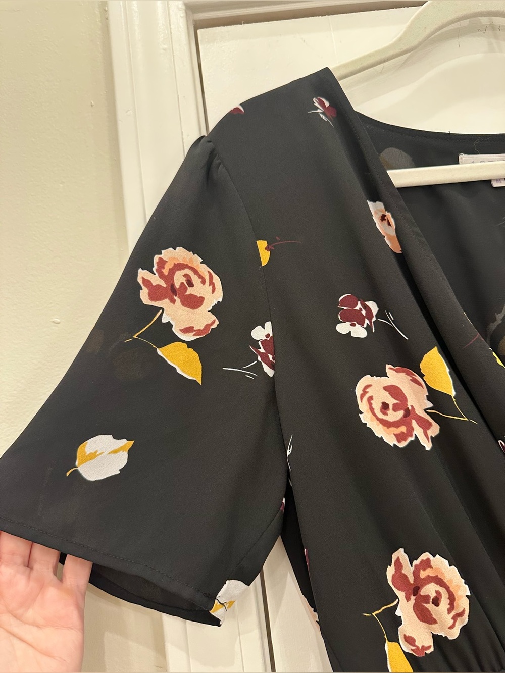 1. State Black Floral V-Neck Midi Dress M - Picture 7 of 10